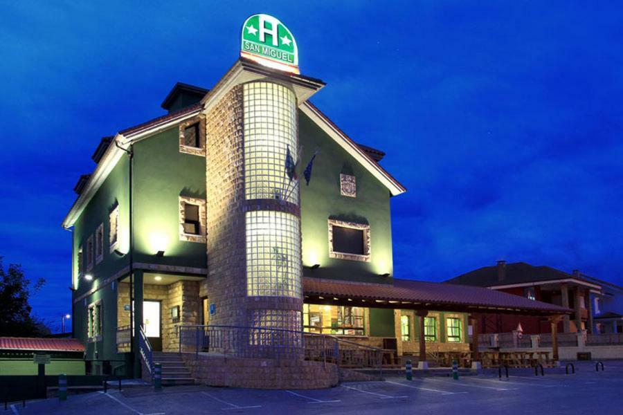 San Miguel De La Barreda Hotel Siero Eksteriør billede